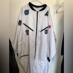 astronaut 👩🏽‍🚀 costume